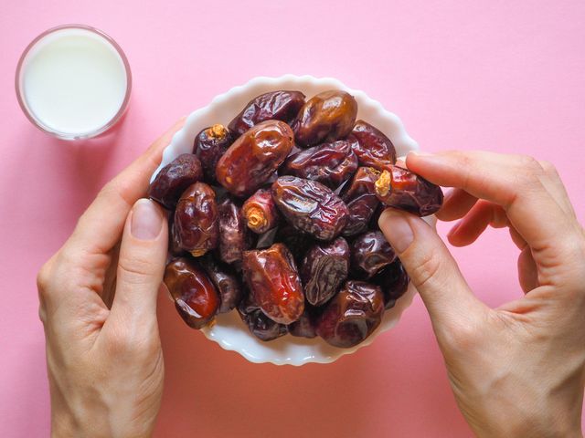 Berbuka Puasa Dengan Do’a “Allahumma Laka Shumtu” Berbuka Puasa Dengan Do’a “Allahumma Laka Shumtu”